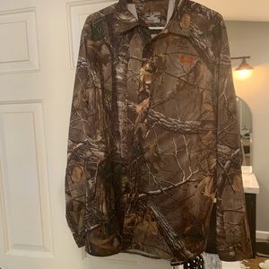 Men’s Under Armour button up XL camo